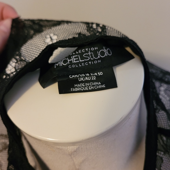 Michel studio black floral lace blouse size 18 plus size - Picture 4 of 5